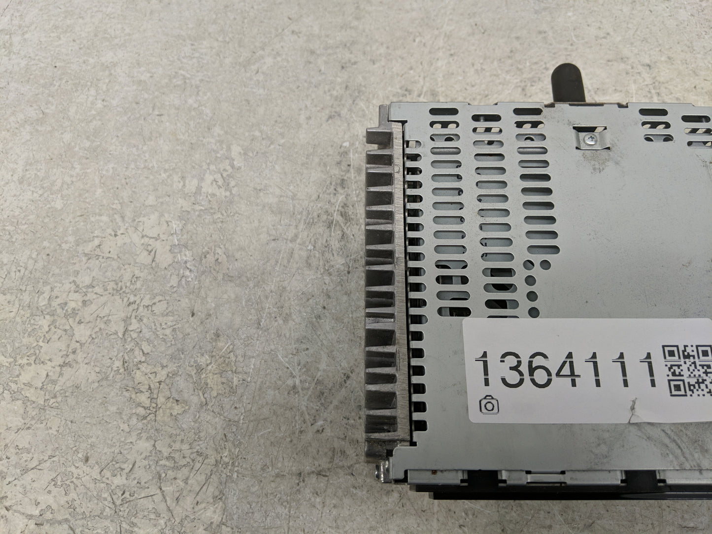 2013 Ford Edge Radio AM FM Cd Player Receiver Replacement P/N:DT4T-19C107-CB Fits OEM Used Auto Parts - Oemusedautoparts1.co
