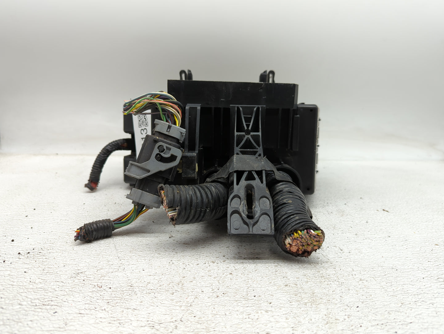 2012-2014 Ford Edge Fusebox Fuse Box Panel Relay Module P/N:BT4T-14A003-AA Fits Fits 2012 2013 2014 OEM Used Auto Parts - Oe