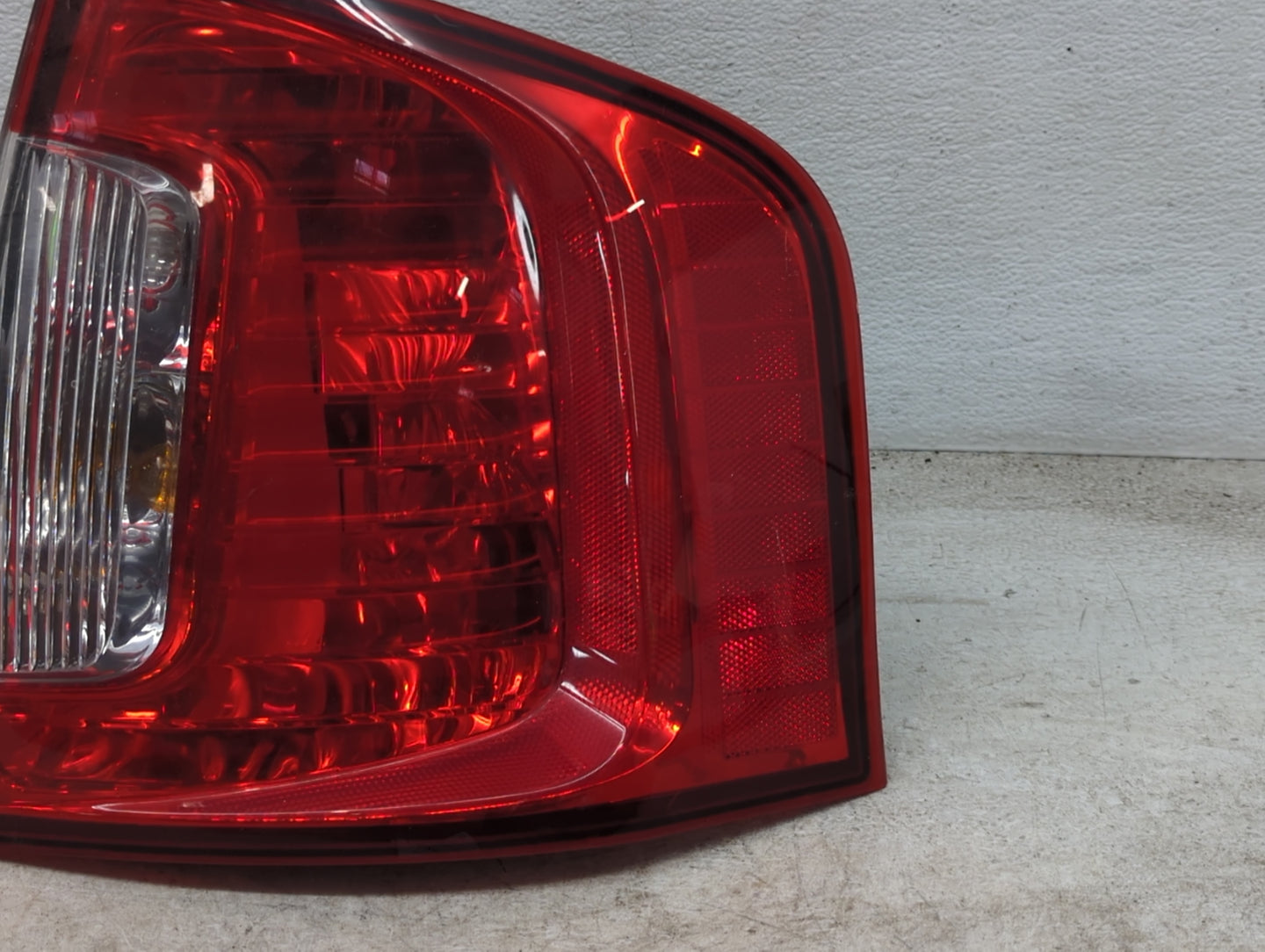 2011-2014 Ford Edge Tail Light Assembly Passenger Right OEM P/N:BT43-13B504-AE Fits Fits 2011 2012 2013 2014 OEM Used Auto P