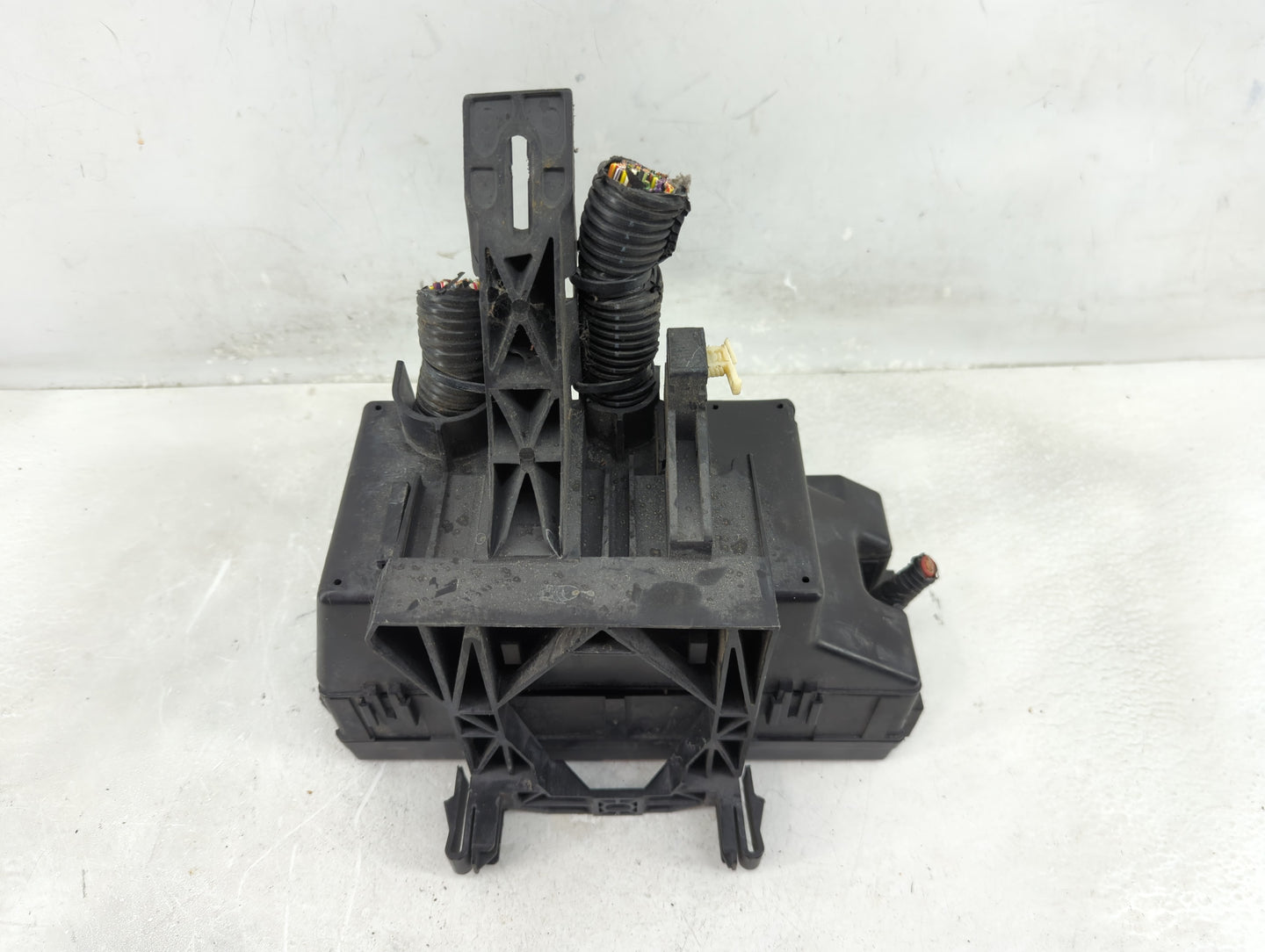 2012-2014 Ford Edge Fusebox Fuse Box Panel Relay Module P/N:BT4T-14A003-AA Fits Fits 2012 2013 2014 OEM Used Auto Parts - Oe