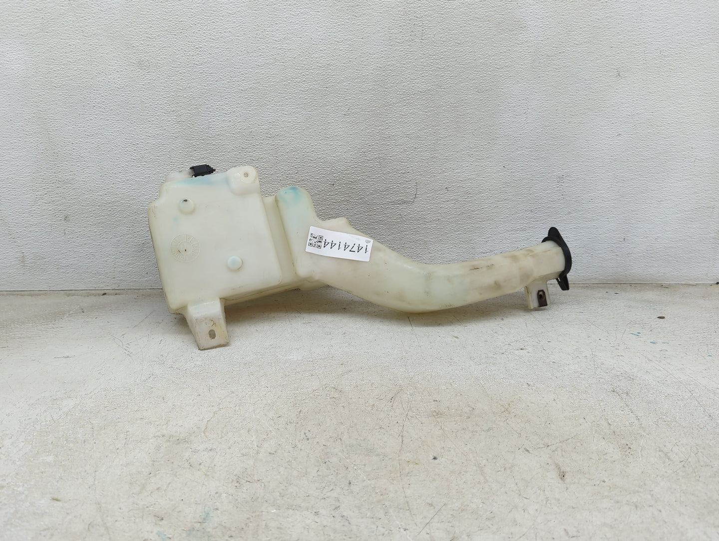 2007-2014 Ford Edge Windshield Washer Fluid Reservoir Bottle Oem 1474144 - Oemusedautoparts1.com