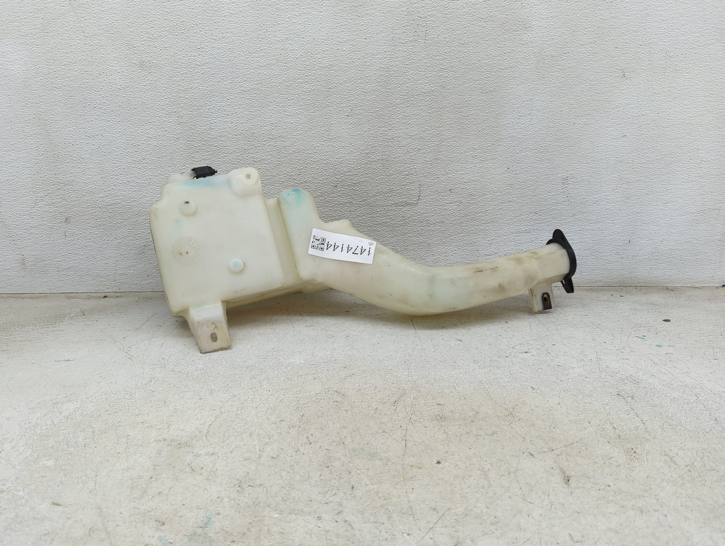 2007-2014 Ford Edge Windshield Washer Fluid Reservoir Bottle Oem 1474144 - Oemusedautoparts1.com