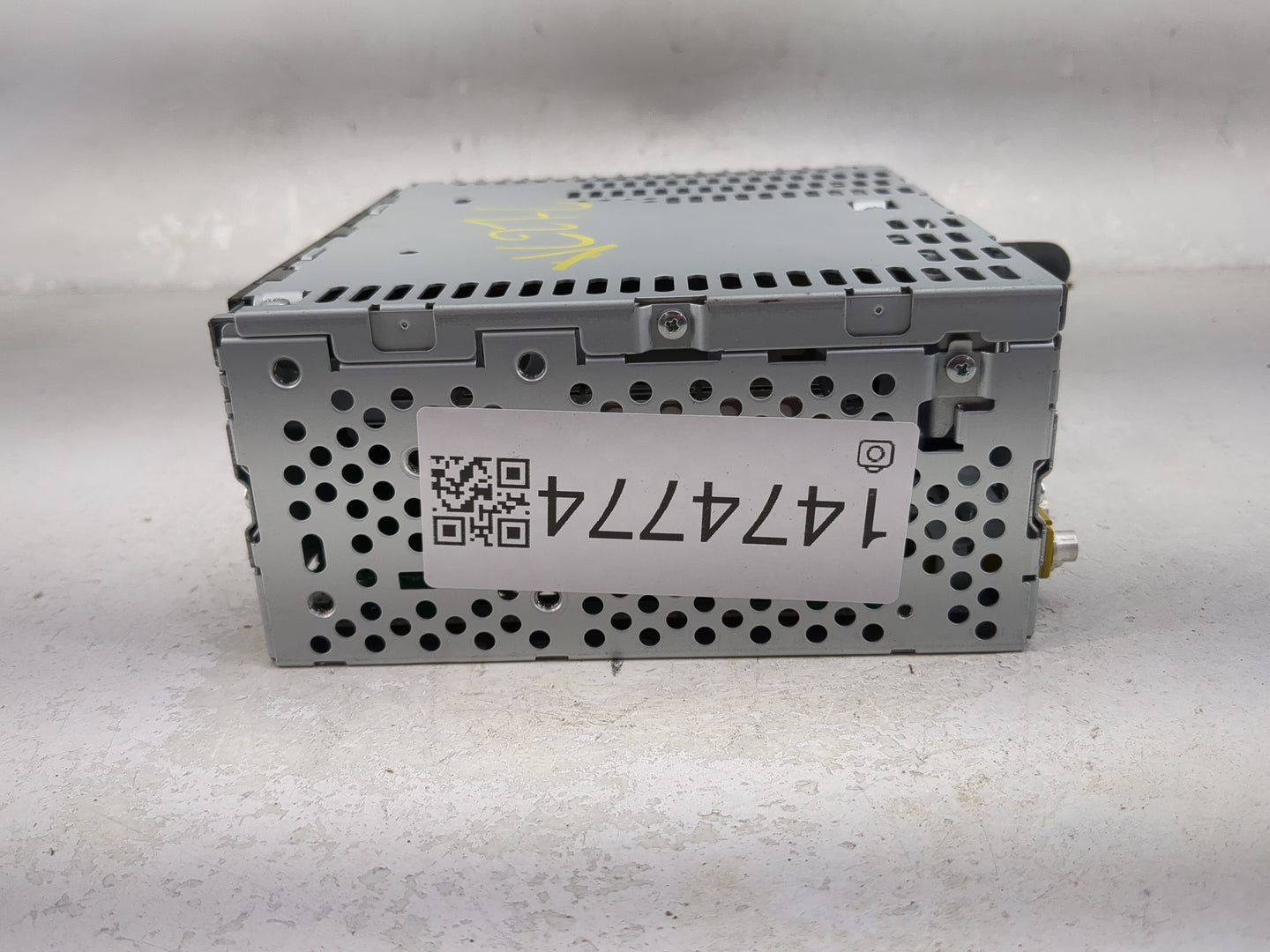 2013-2014 Ford Edge Radio AM FM Cd Player Receiver Replacement P/N:PU-3528L-A DT4T-19C107-BB Fits Fits 2013 2014 OEM Used Au