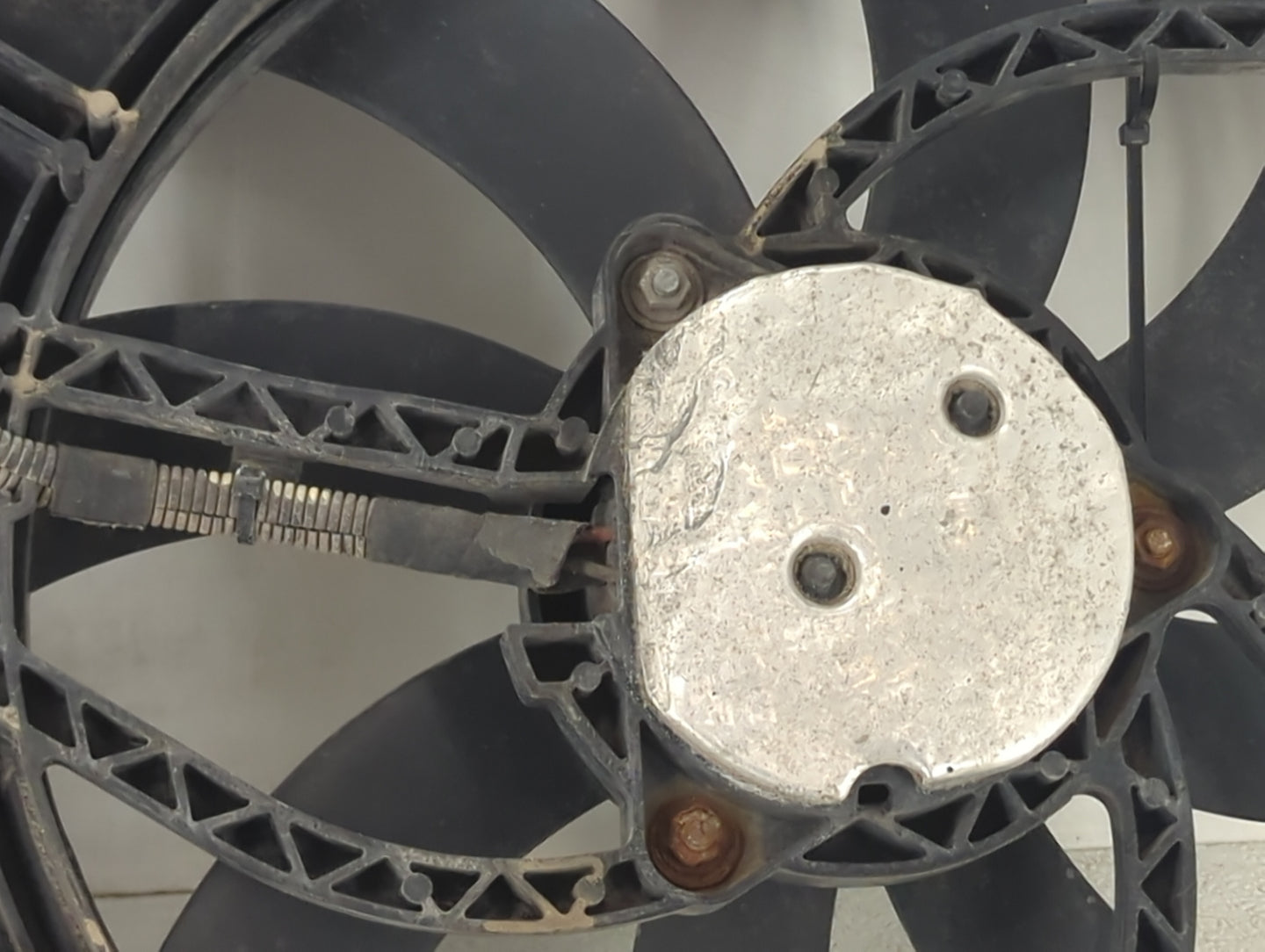 2007-2014 Ford Edge Electric Radiator Cooling Fan Motor Assembly P/N:CT43-8C607-AB 10798320H Fits OEM Used Auto Parts - Oemu