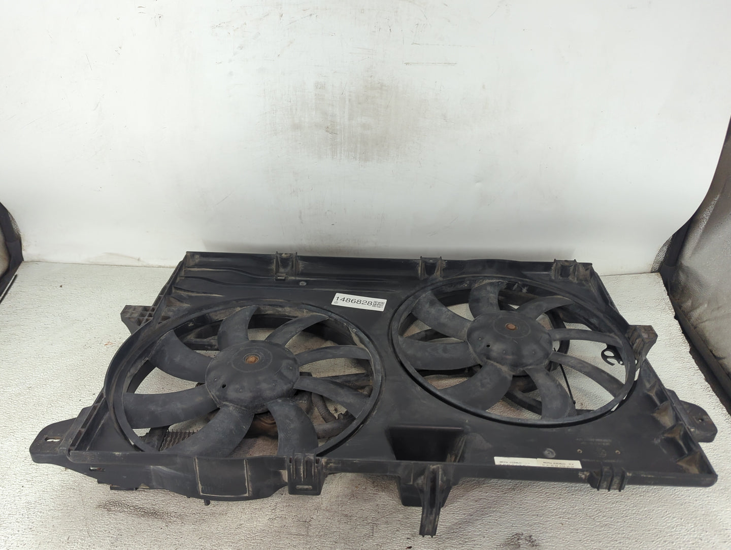 2007-2014 Ford Edge Electric Radiator Cooling Fan Motor Assembly P/N:CT43-8C607-AB 10798320H Fits OEM Used Auto Parts - Oemu