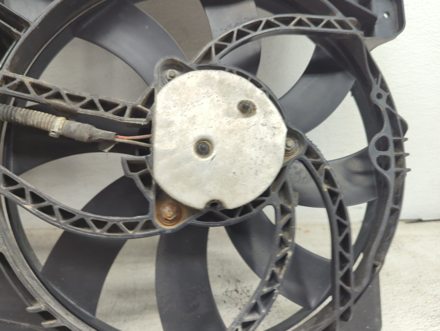 2007-2014 Ford Edge Electric Radiator Cooling Fan Motor Assembly P/N:CT43-8C607-AA 10798320R Fits OEM Used Auto Parts - Oemu