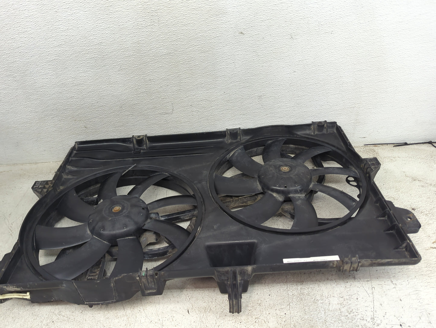 2007-2014 Ford Edge Electric Radiator Cooling Fan Motor Assembly P/N:CT43-8C607-AA 10798320R Fits OEM Used Auto Parts - Oemu
