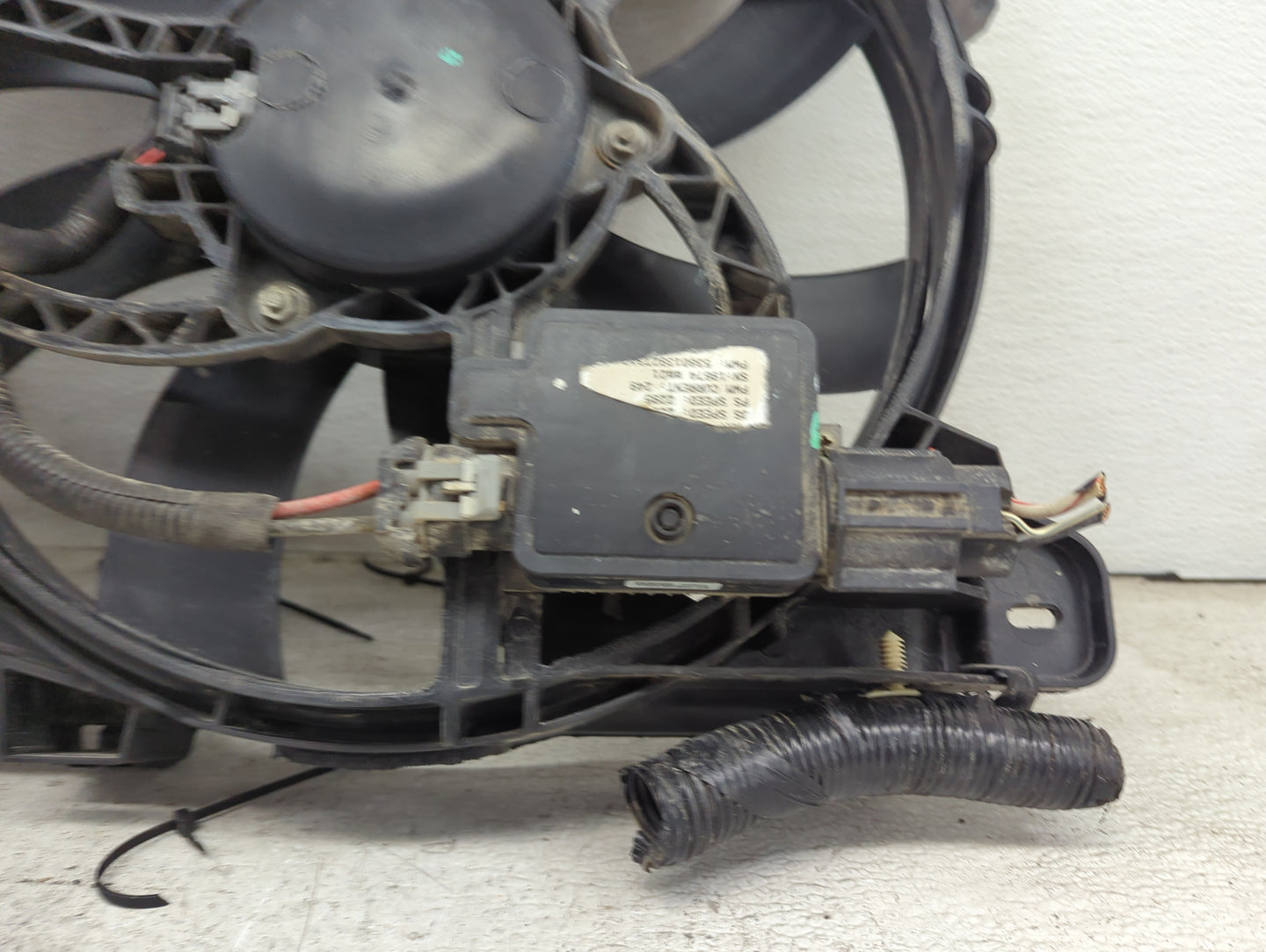 2007-2014 Ford Edge Electric Radiator Cooling Fan Motor Assembly P/N:1079632OR 1079622CR Fits OEM Used Auto Parts - Oemuseda