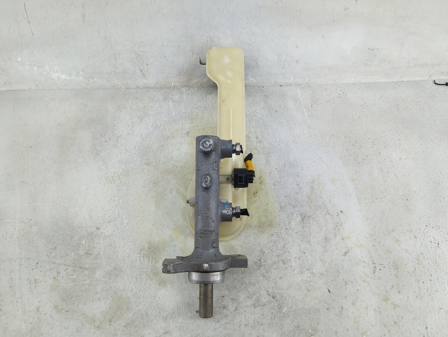 2011-2014 Ford Edge Brake Master Cylinder 1490577 - Oemusedautoparts1.com