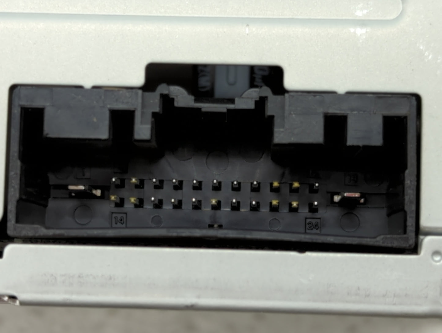 2013-2013 Ford Edge Am Fm Cd Player Radio Receiver - Oemusedautoparts1.com