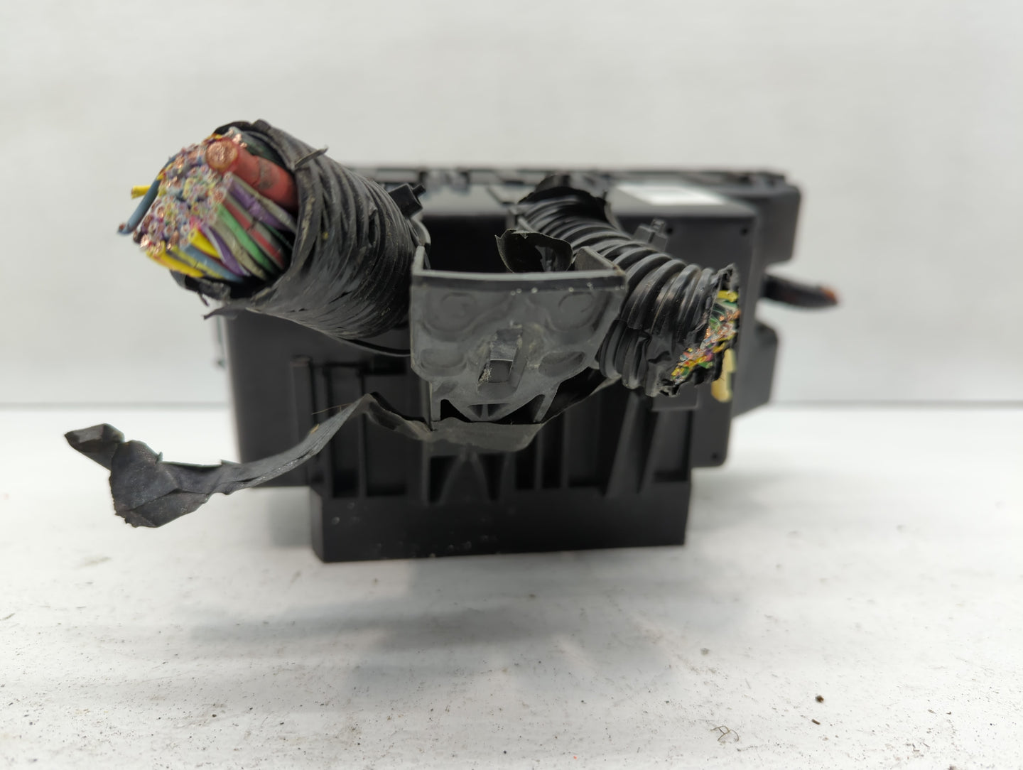 2012-2014 Ford Edge Fusebox Fuse Box Panel Relay Module P/N:CT4T-14290-NH Fits Fits 2012 2013 2014 OEM Used Auto Parts - Oem