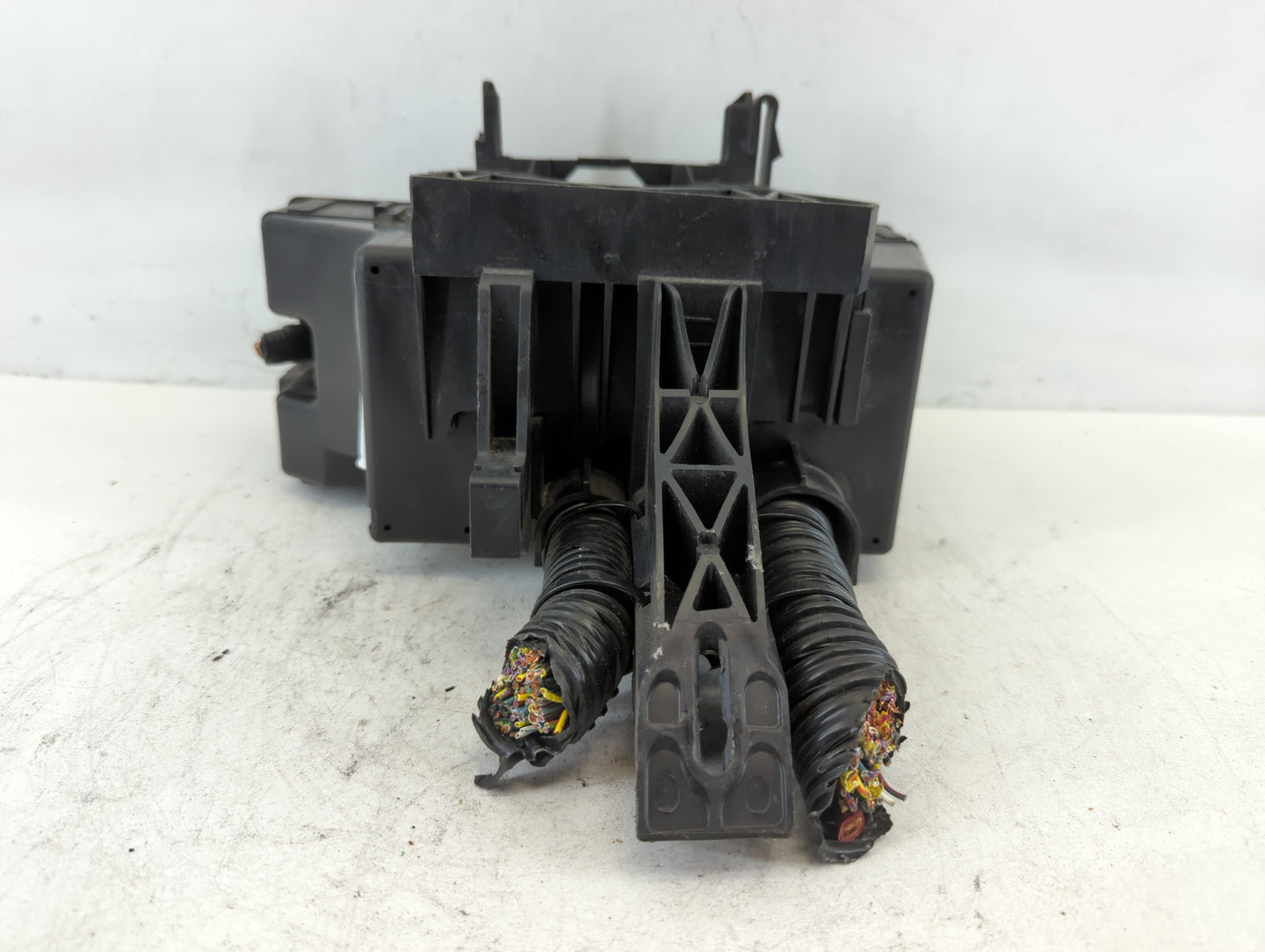 2012-2014 Ford Edge Fusebox Fuse Box Panel Relay Module P/N:CT4T-14290-BH Fits Fits 2012 2013 2014 OEM Used Auto Parts - Oem