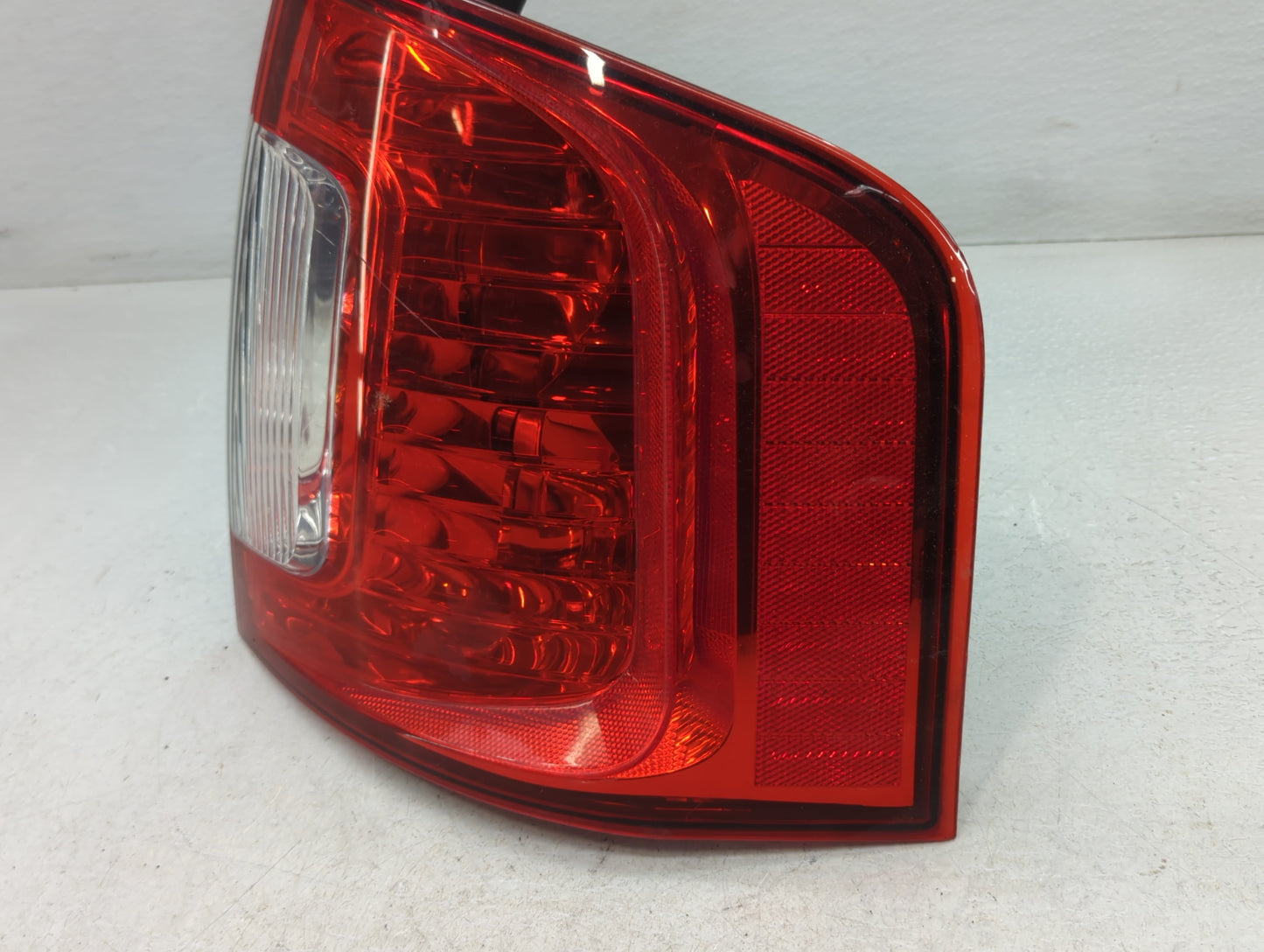 2011-2014 Ford Edge Tail Light Assembly Passenger Right OEM P/N:BT43-13B504-AE F00HTF403201 Fits Fits 2011 2012 2013 2014 OE