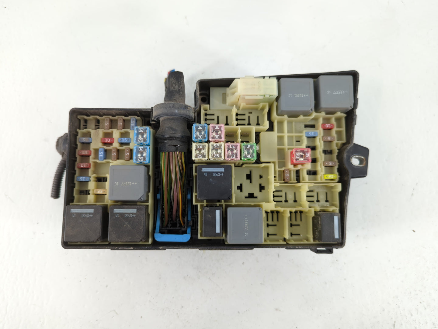 2013-2016 Ford Escape Fusebox Fuse Box Panel Relay Module P/N:AV6T-14A076-AB Fits Fits 2013 2014 2015 2016 OEM Used Auto Par