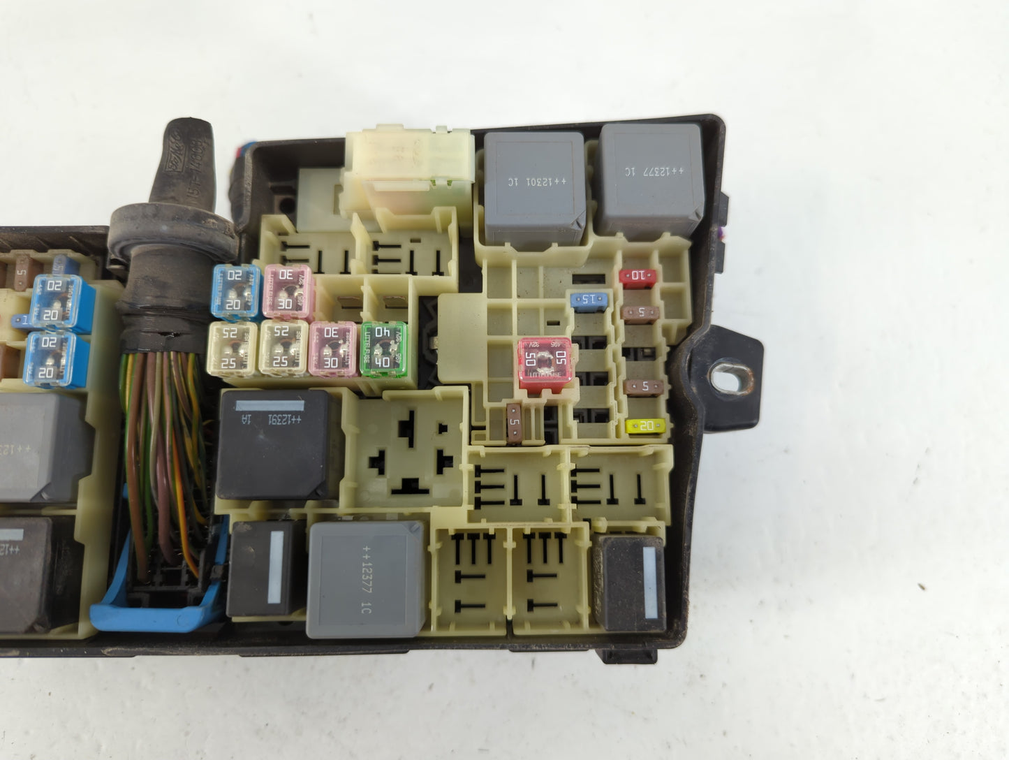 2013-2016 Ford Escape Fusebox Fuse Box Panel Relay Module P/N:AV6T-14A076-AB Fits Fits 2013 2014 2015 2016 OEM Used Auto Par