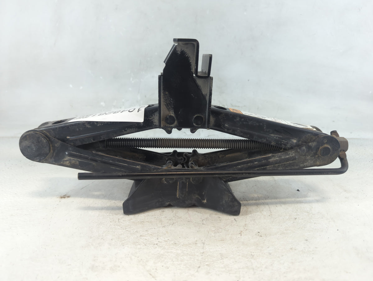 2013 Ford Escape Spare Scissor Car Jack 1048281 - Oemusedautoparts1.com