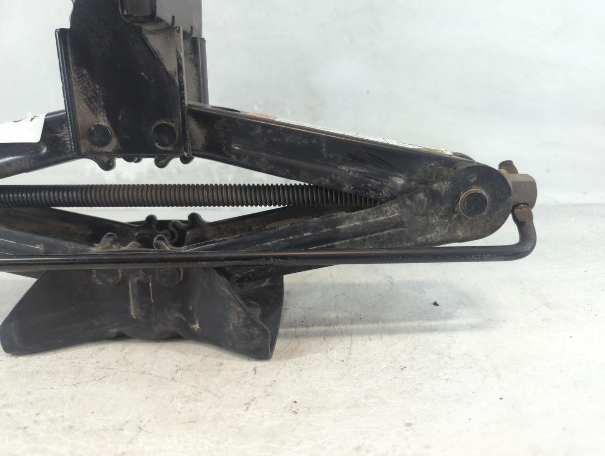 2013 Ford Escape Spare Scissor Car Jack 1048281 - Oemusedautoparts1.com