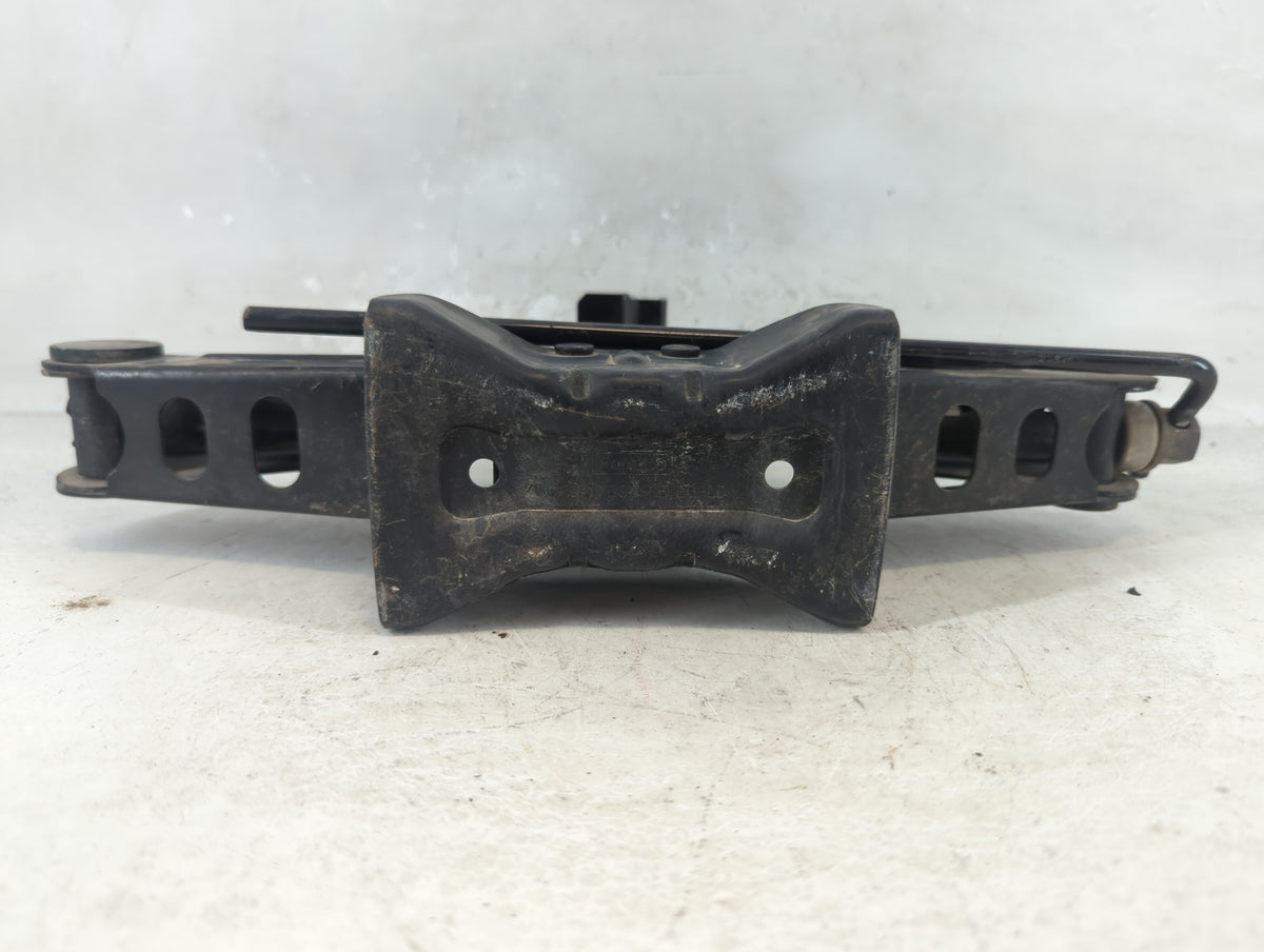 2013 Ford Escape Spare Scissor Car Jack 1048281 - Oemusedautoparts1.com