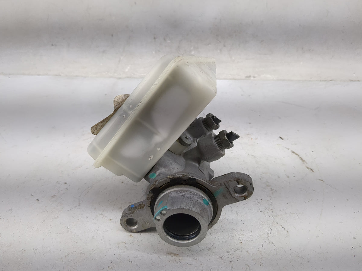 2013-2019 Ford Escape Brake Master Cylinder 1058504 - Oemusedautoparts1.com