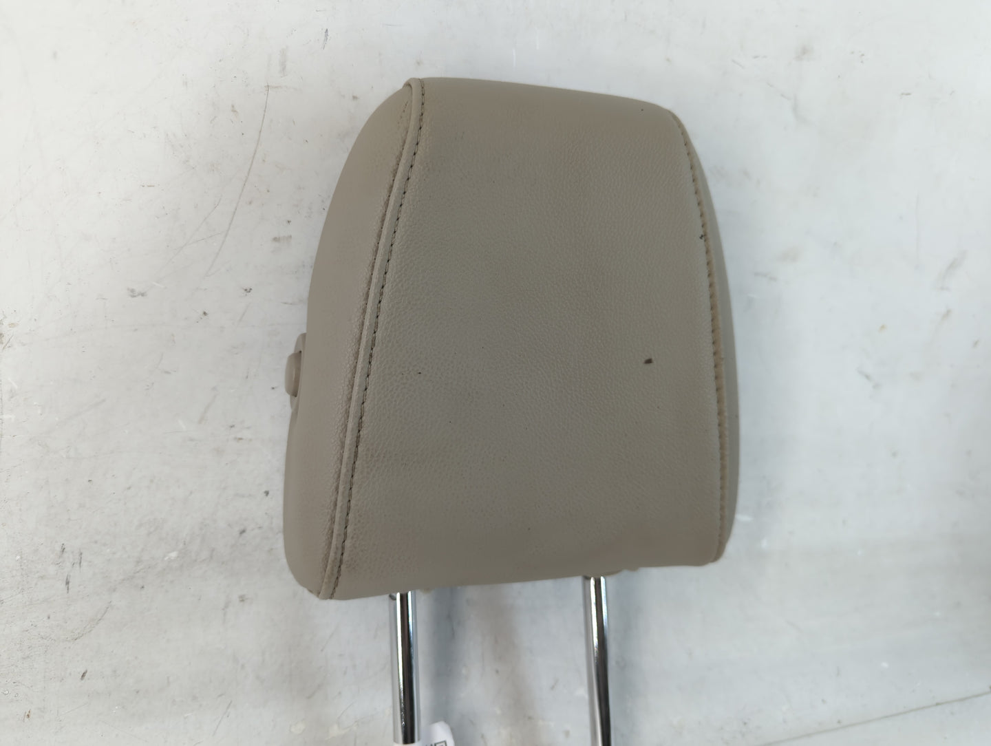 2013-2015 Ford Escape Headrest Head Rest Front Driver Passenger Seat Fits Fits 2013 2014 2015 OEM Used Auto Parts - Oemuseda