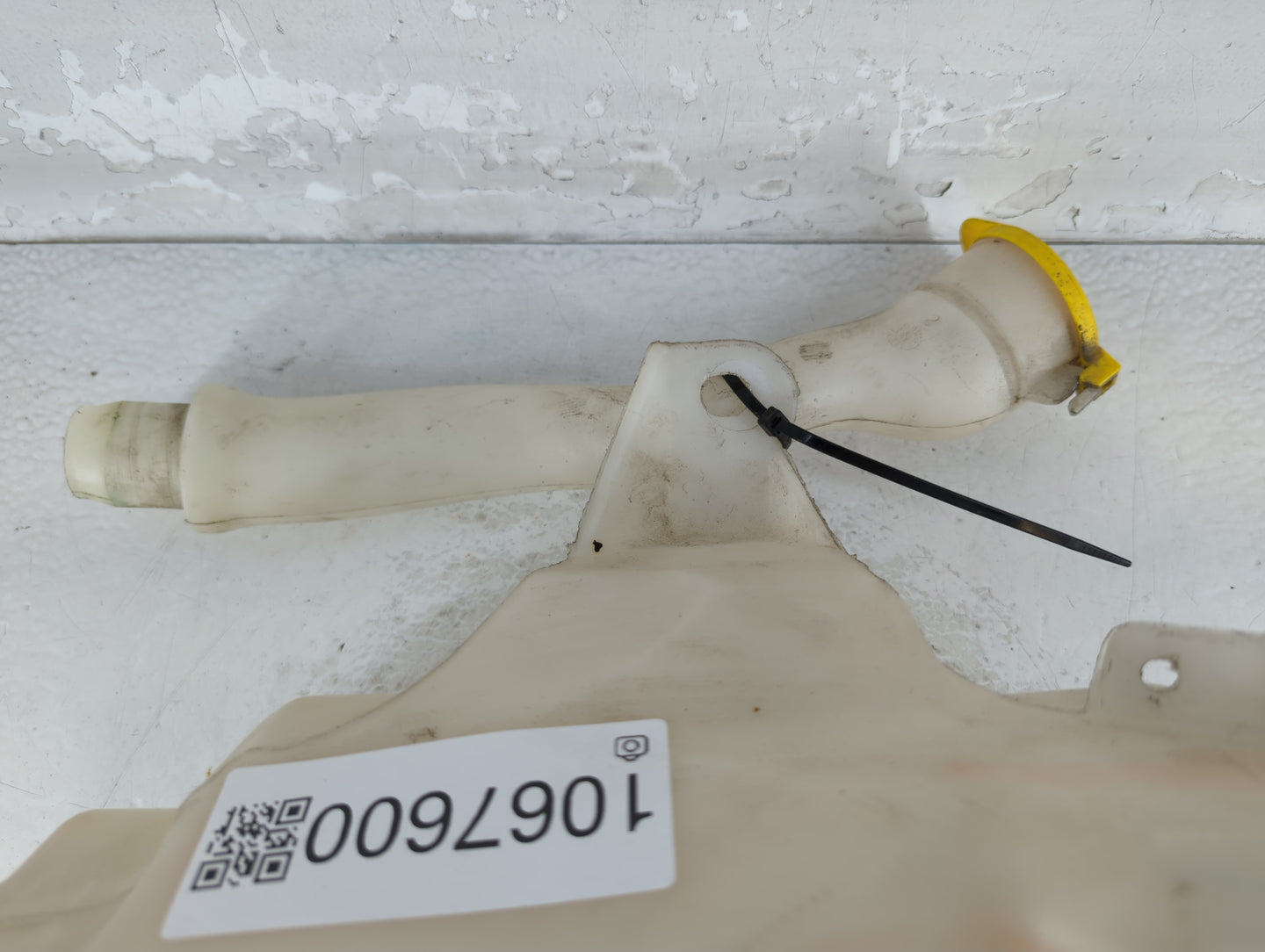 2013-2014 Ford Escape Windshield Washer Fluid Reservoir Bottle Oem - Oemusedautoparts1.com