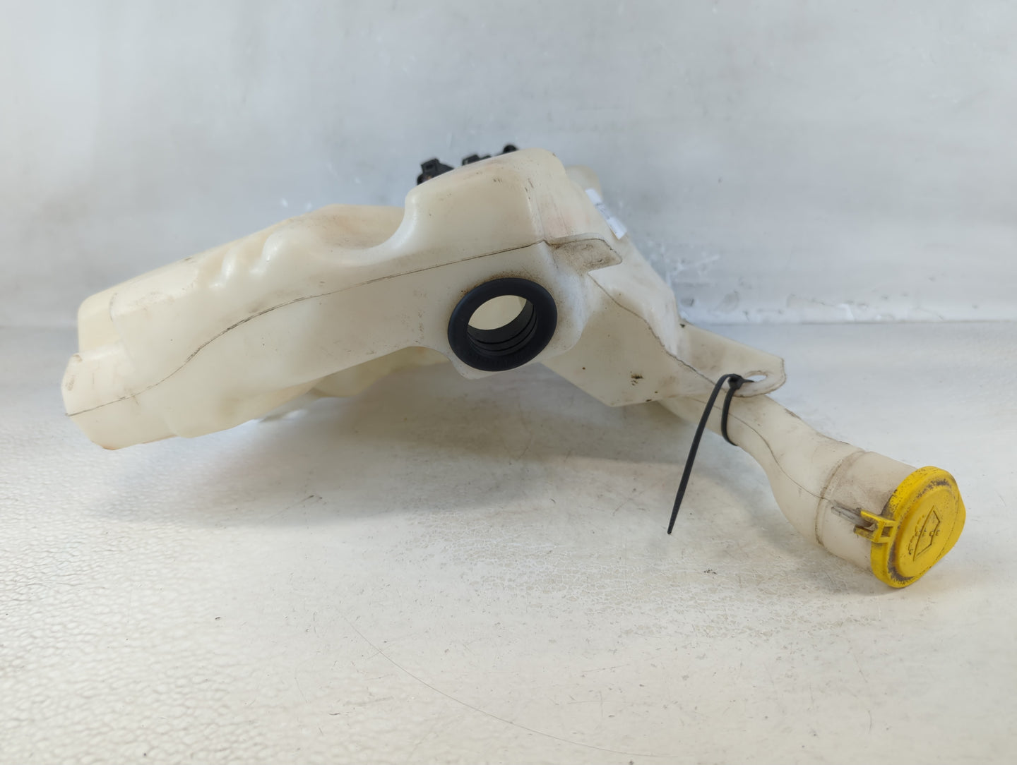 2013-2014 Ford Escape Windshield Washer Fluid Reservoir Bottle Oem - Oemusedautoparts1.com
