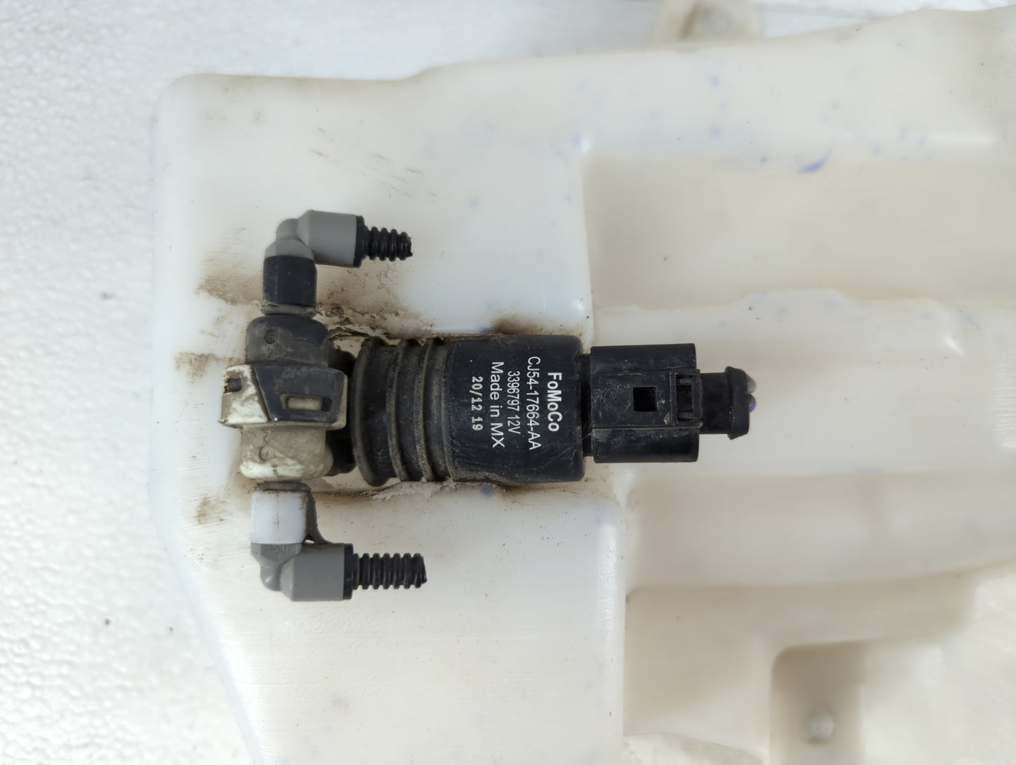 2013-2014 Ford Escape Windshield Washer Fluid Reservoir Bottle Oem - Oemusedautoparts1.com