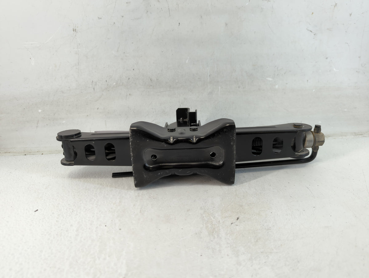 2013 Ford Escape Spare Scissor Car Jack 1071537 - Oemusedautoparts1.com