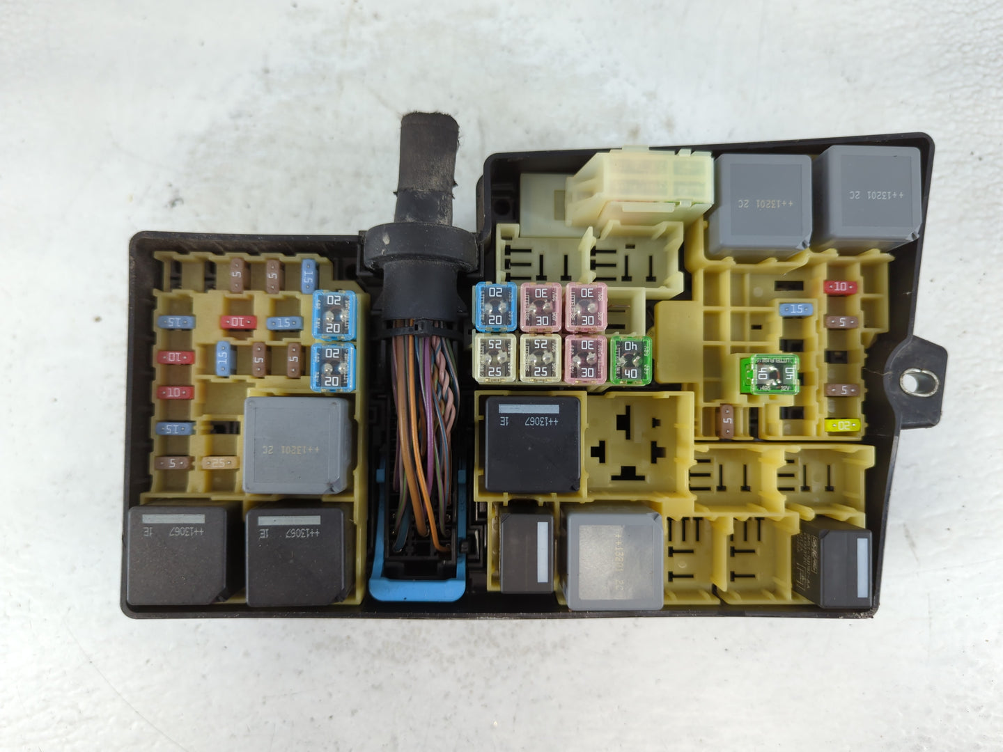 2013-2016 Ford Escape Fusebox Fuse Box Panel Relay Module P/N:AV6T-14A067-AC Fits Fits 2013 2014 2015 2016 OEM Used Auto Par
