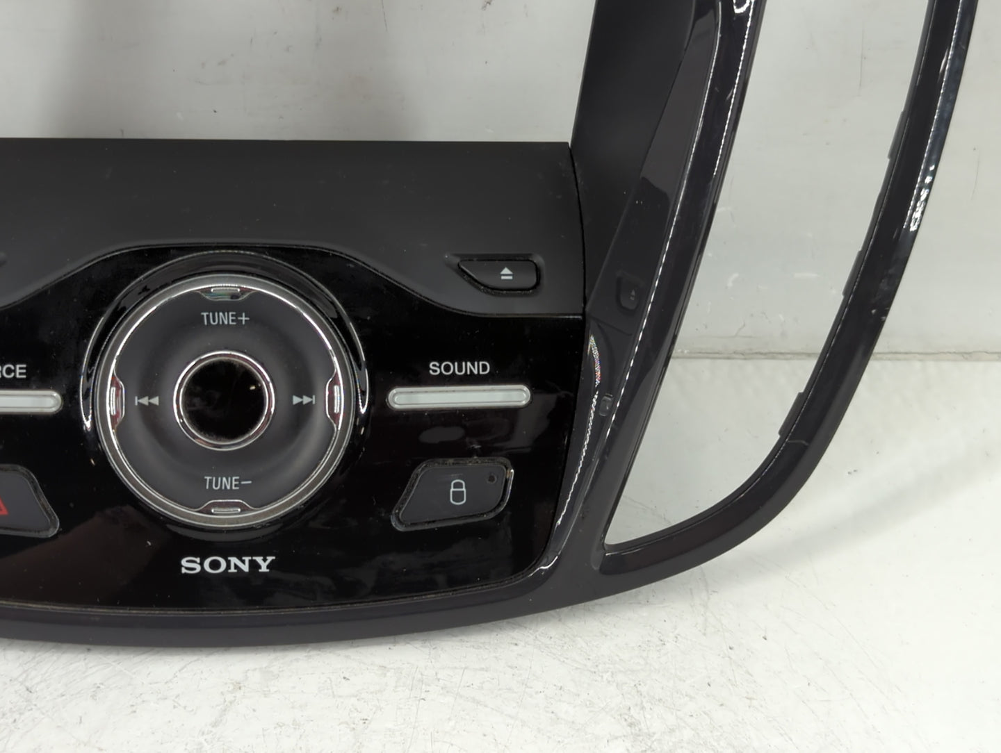 2013-2016 Ford Escape Radio AM FM Cd Player Receiver Replacement P/N:90151-696/0001 Fits Fits 2013 2014 2015 2016 OEM Used A