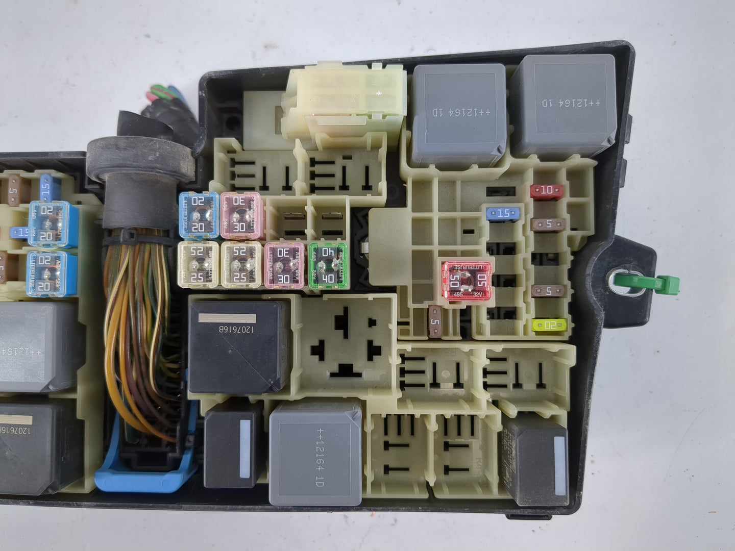 2013-2016 Ford Escape Fusebox Fuse Box Panel Relay Module P/N:AV6T-14A067-AC Fits Fits 2013 2014 2015 2016 OEM Used Auto Par