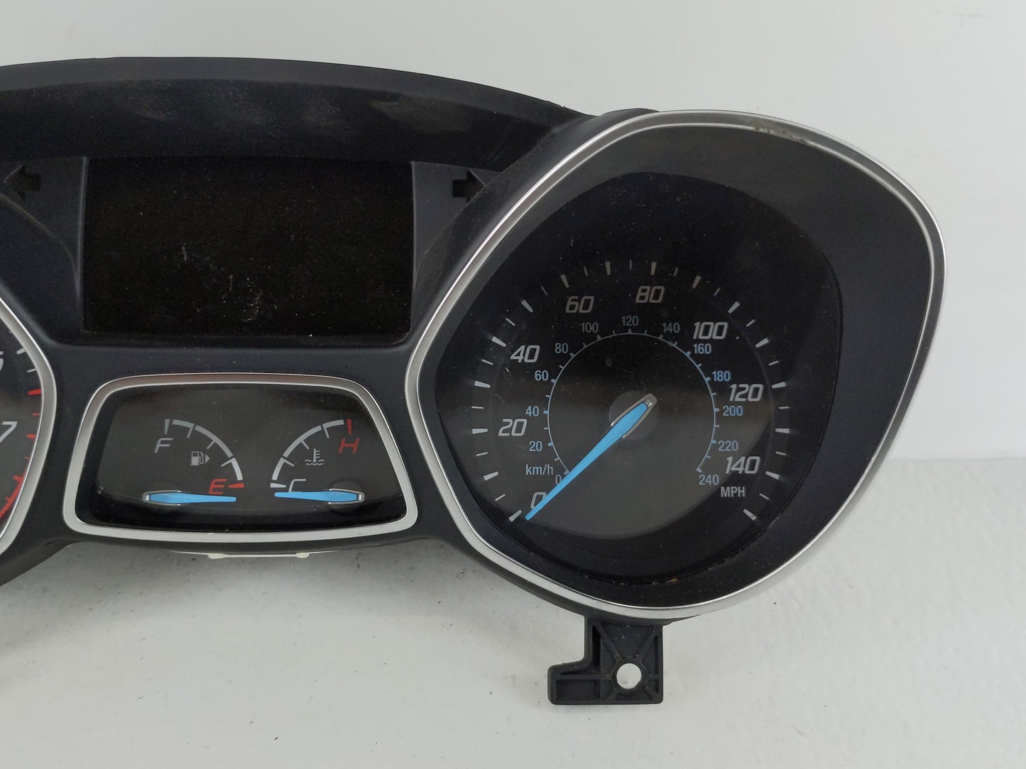 2013-2014 Ford Escape Instrument Cluster Speedometer Gauges Fits Fits 2013 2014 OEM Used Auto Parts - Oemusedautoparts1.com