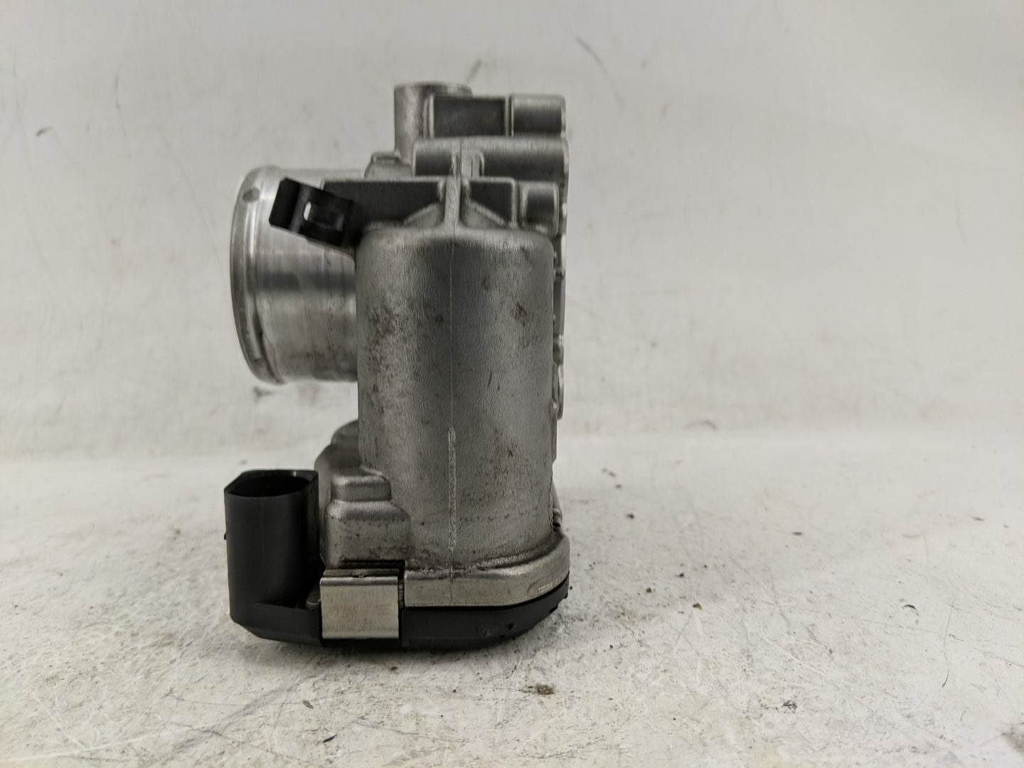 2013-2016 Ford Escape Throttle Body Fits Fits 2013 2014 2015 2016 2017 2018 2019 OEM Used Auto Parts - Oemusedautoparts1.com