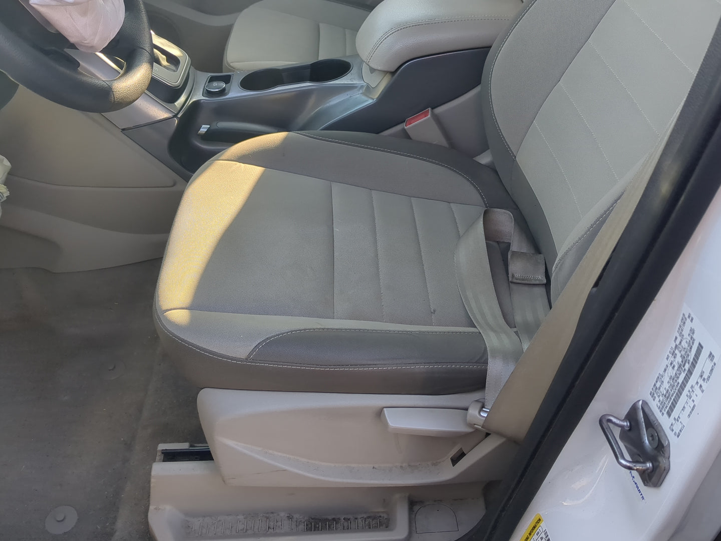 2013-2015 Ford Escape Driver Front Seat Oem 1234541 - Oemusedautoparts1.com