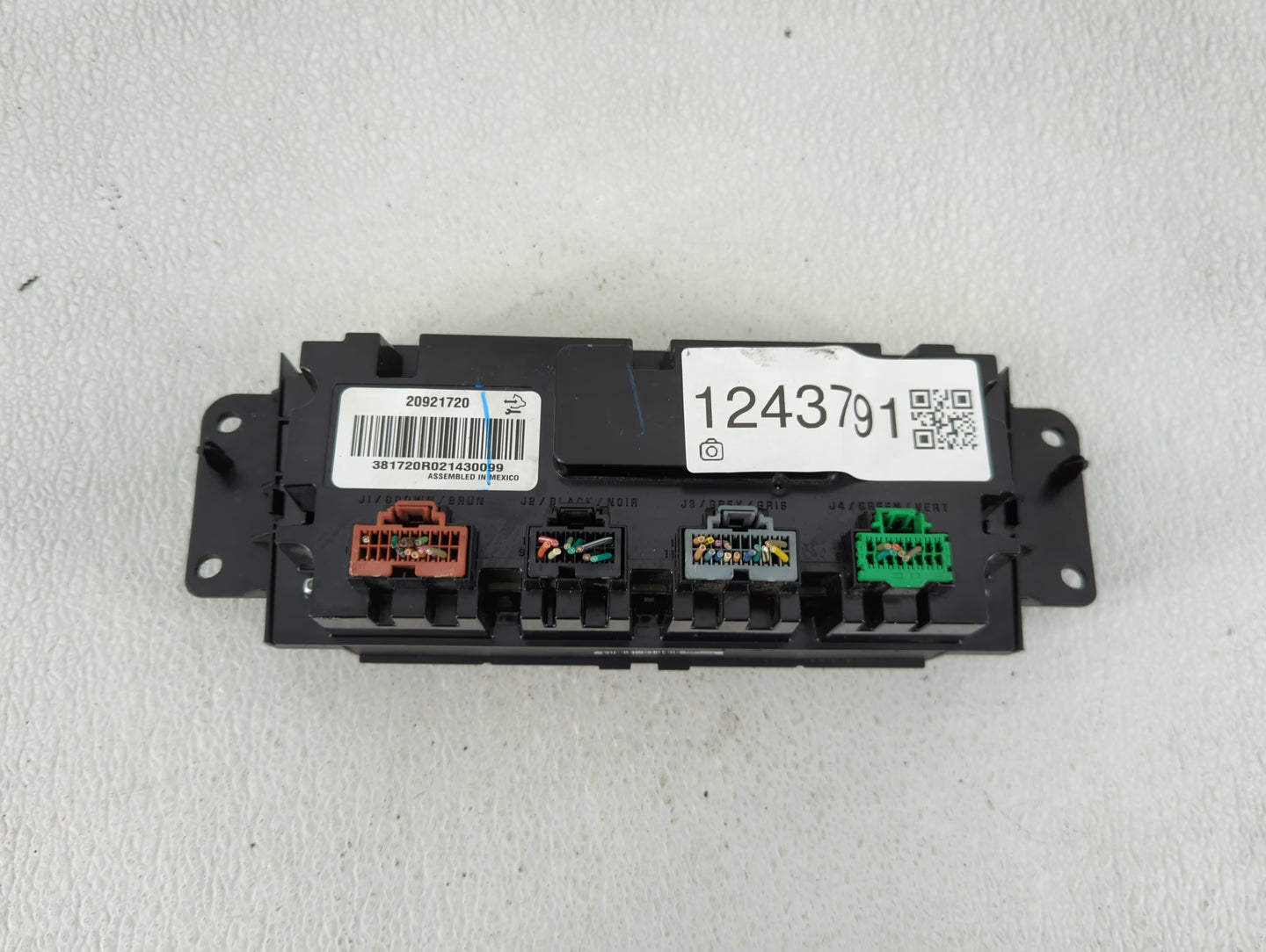 2013 Ford Escape Climate Control Module Temperature AC/Heater Replacement P/N:20921720 Fits OEM Used Auto Parts - Oemusedaut