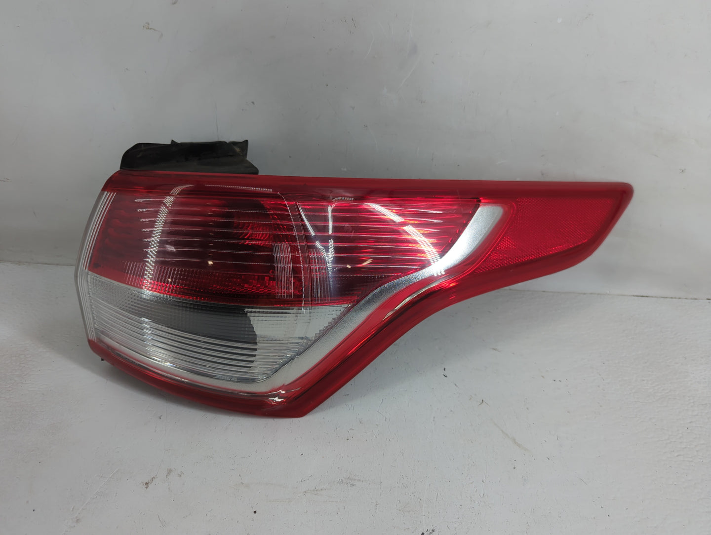 2013-2016 Ford Escape Tail Light Assembly Passenger Right OEM P/N:CJ54-13404-A 44ZH-2105 A Fits Fits 2013 2014 2015 2016 OEM
