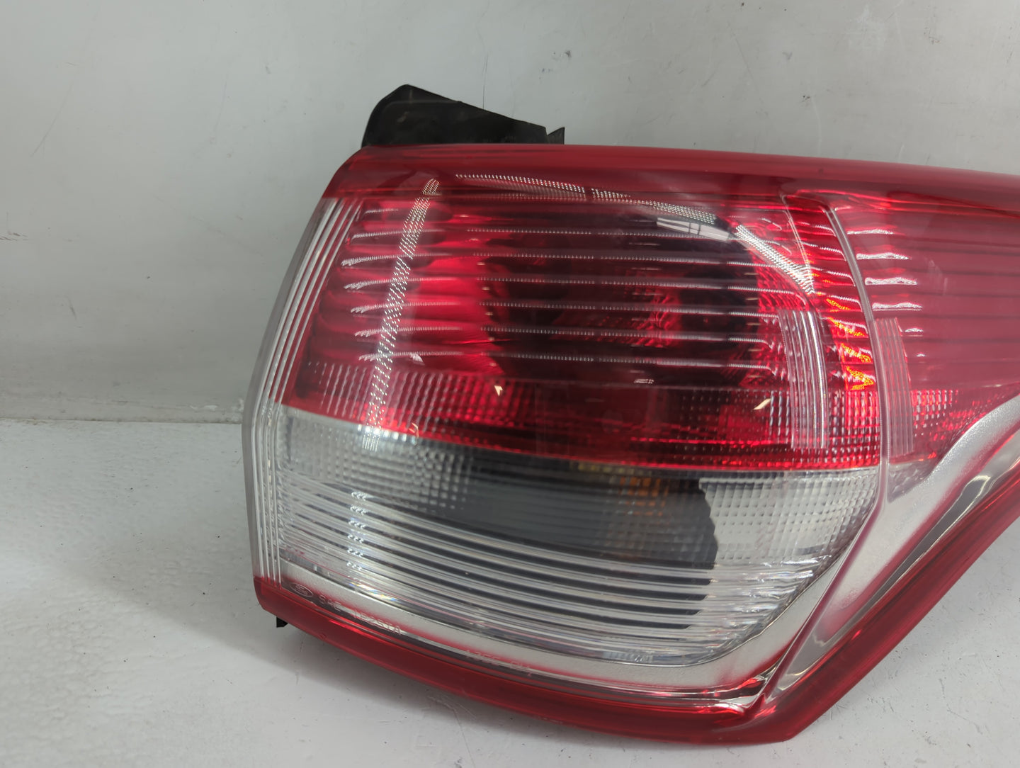 2013-2016 Ford Escape Tail Light Assembly Passenger Right OEM P/N:CJ54-13404-A 44ZH-2105 A Fits Fits 2013 2014 2015 2016 OEM