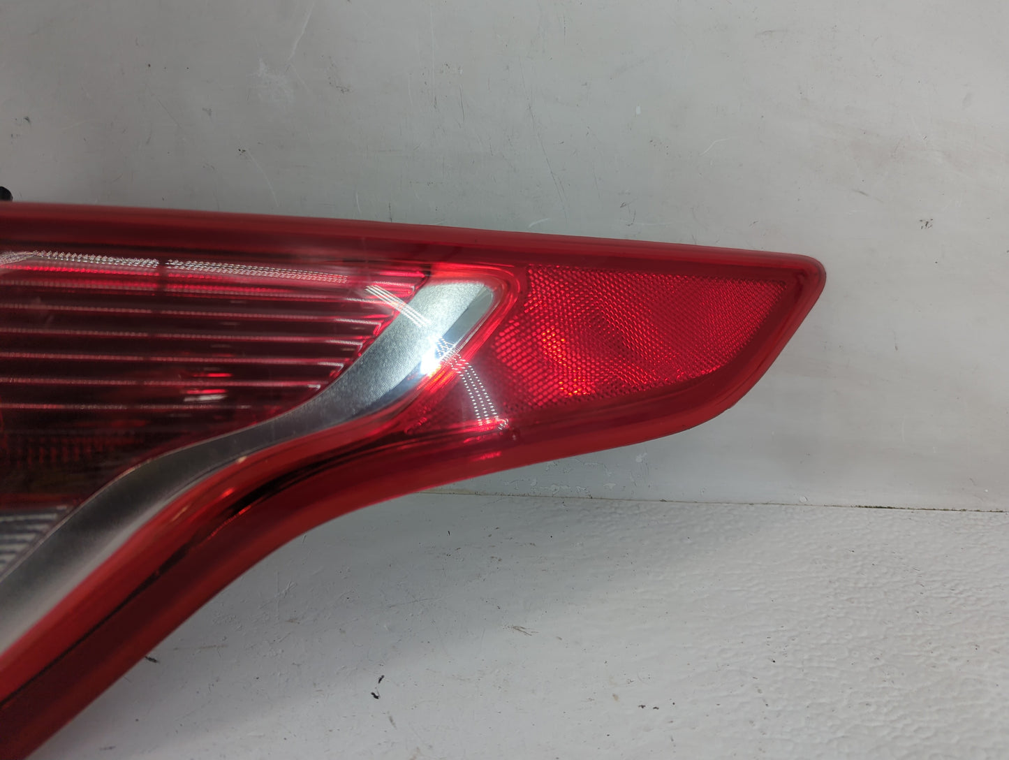 2013-2016 Ford Escape Tail Light Assembly Passenger Right OEM P/N:CJ54-13404-A 44ZH-2105 A Fits Fits 2013 2014 2015 2016 OEM