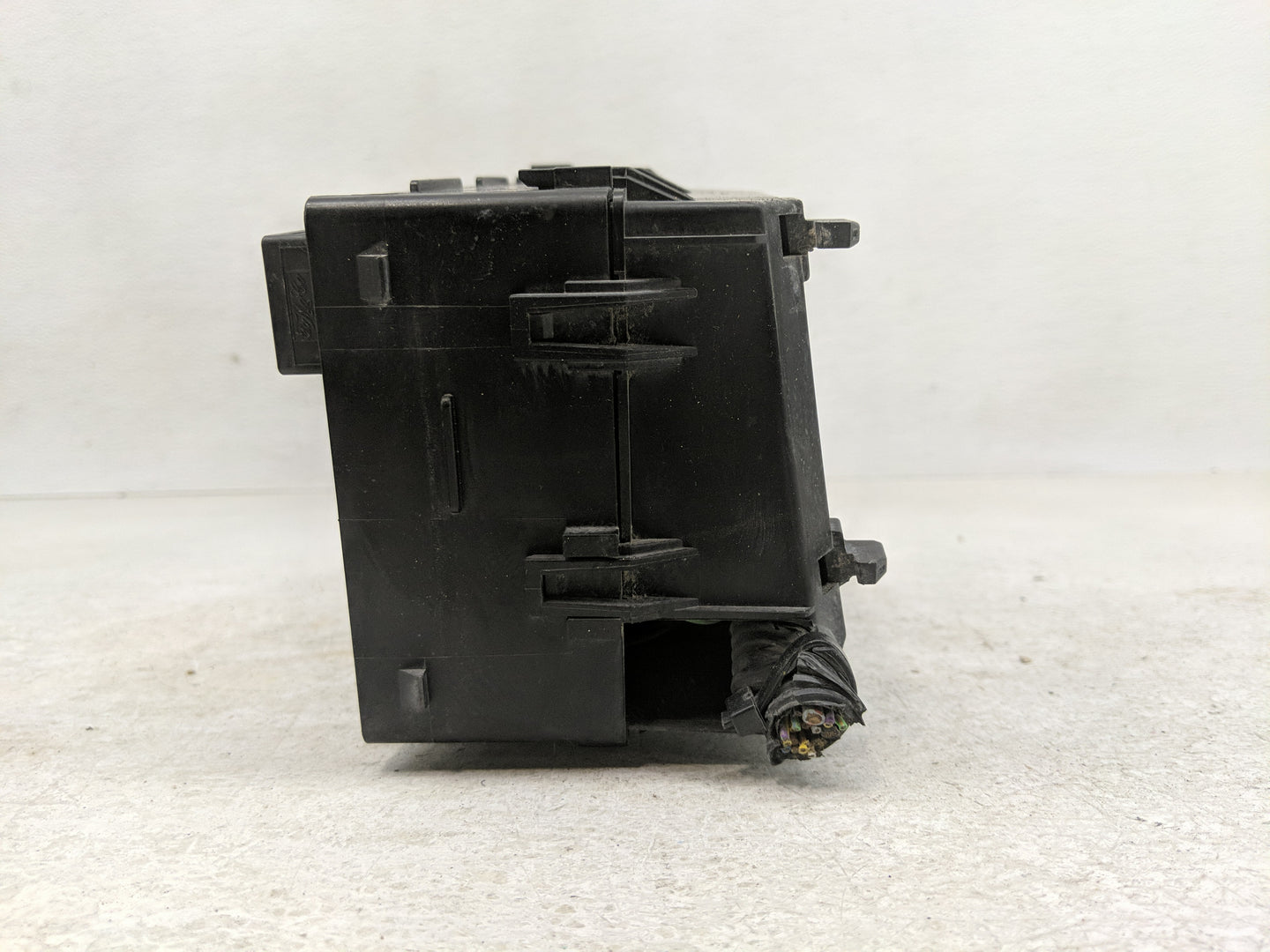 2013-2016 Ford Escape Fusebox Fuse Box Panel Relay Module P/N:AV6T-14A142-AB Fits Fits 2013 2014 2015 2016 OEM Used Auto Par