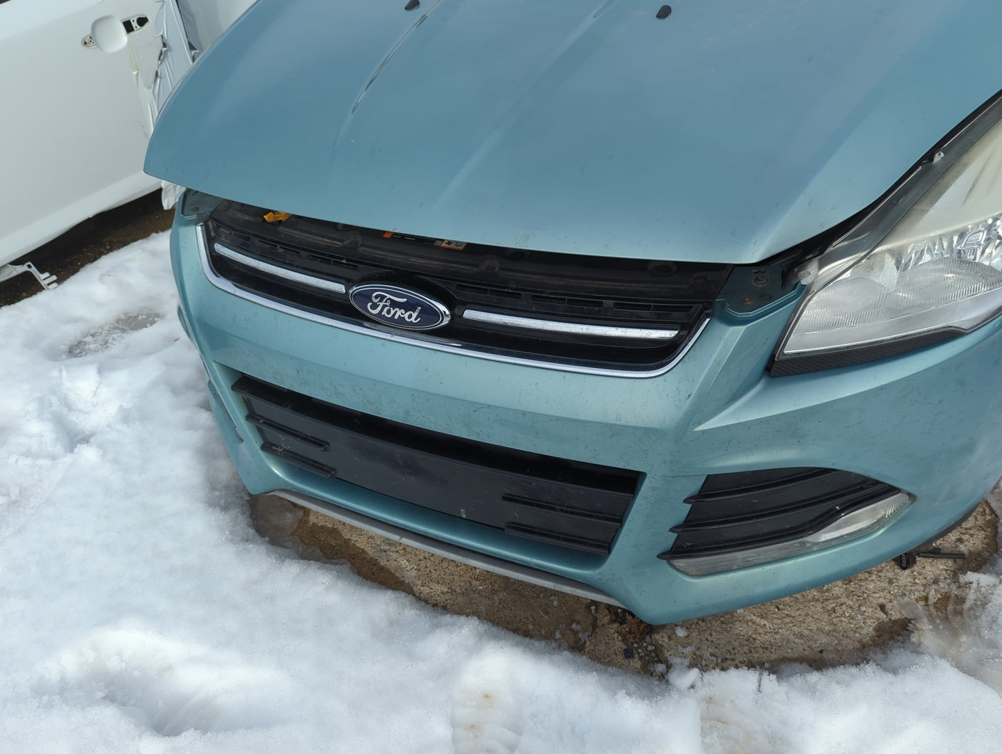 2013-2016 Ford Escape Front Grille Bumper Not Included - Oemusedautoparts1.com