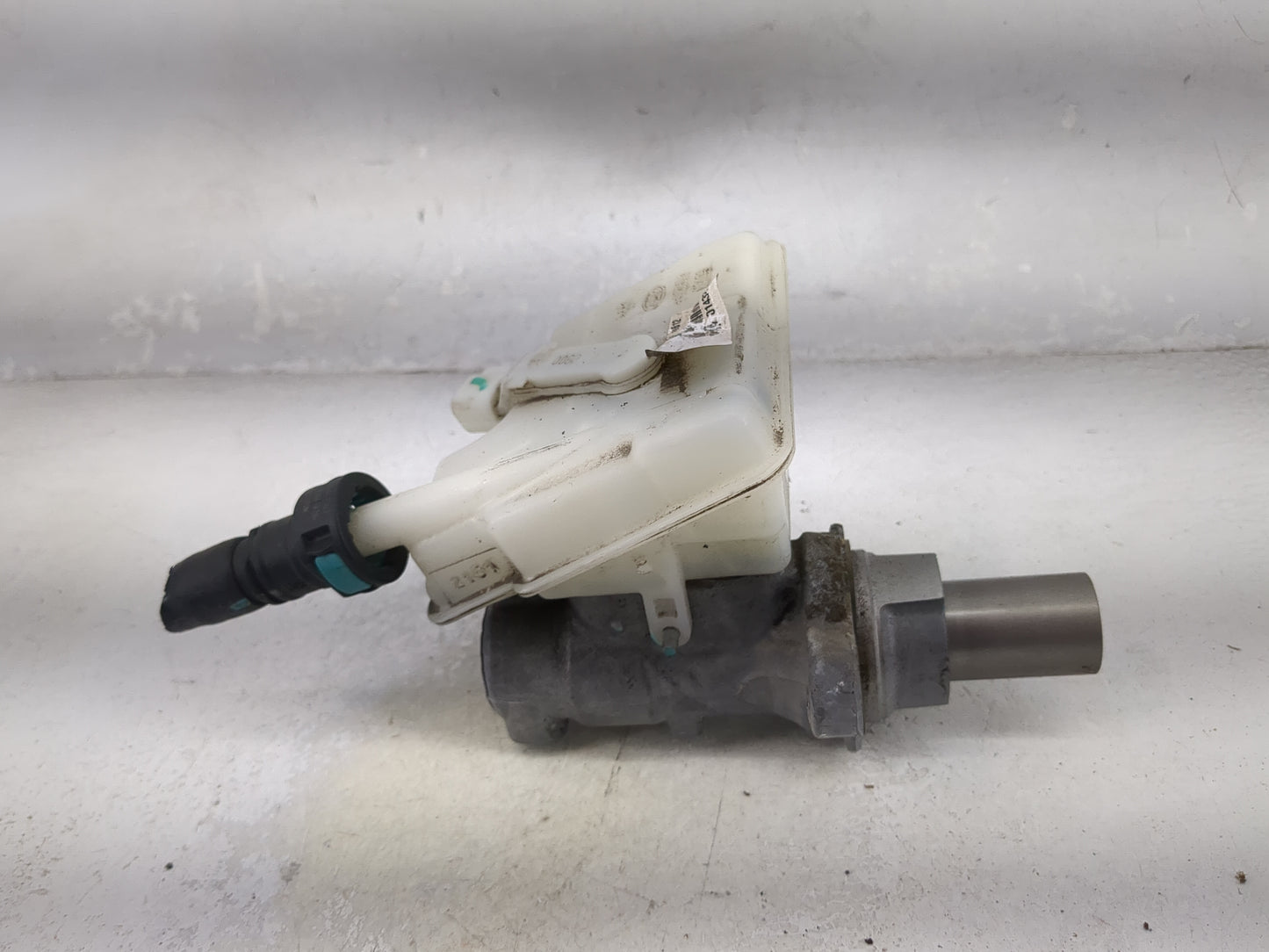 2013-2019 Ford Escape Brake Master Cylinder 1267617 - Oemusedautoparts1.com