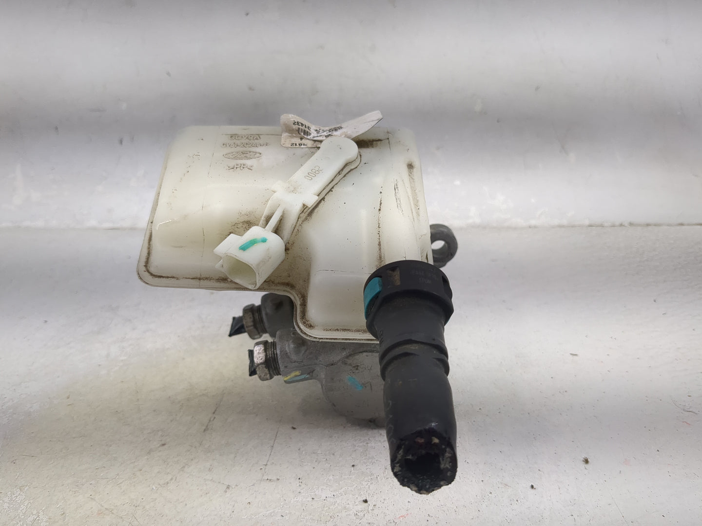 2013-2019 Ford Escape Brake Master Cylinder 1267617 - Oemusedautoparts1.com