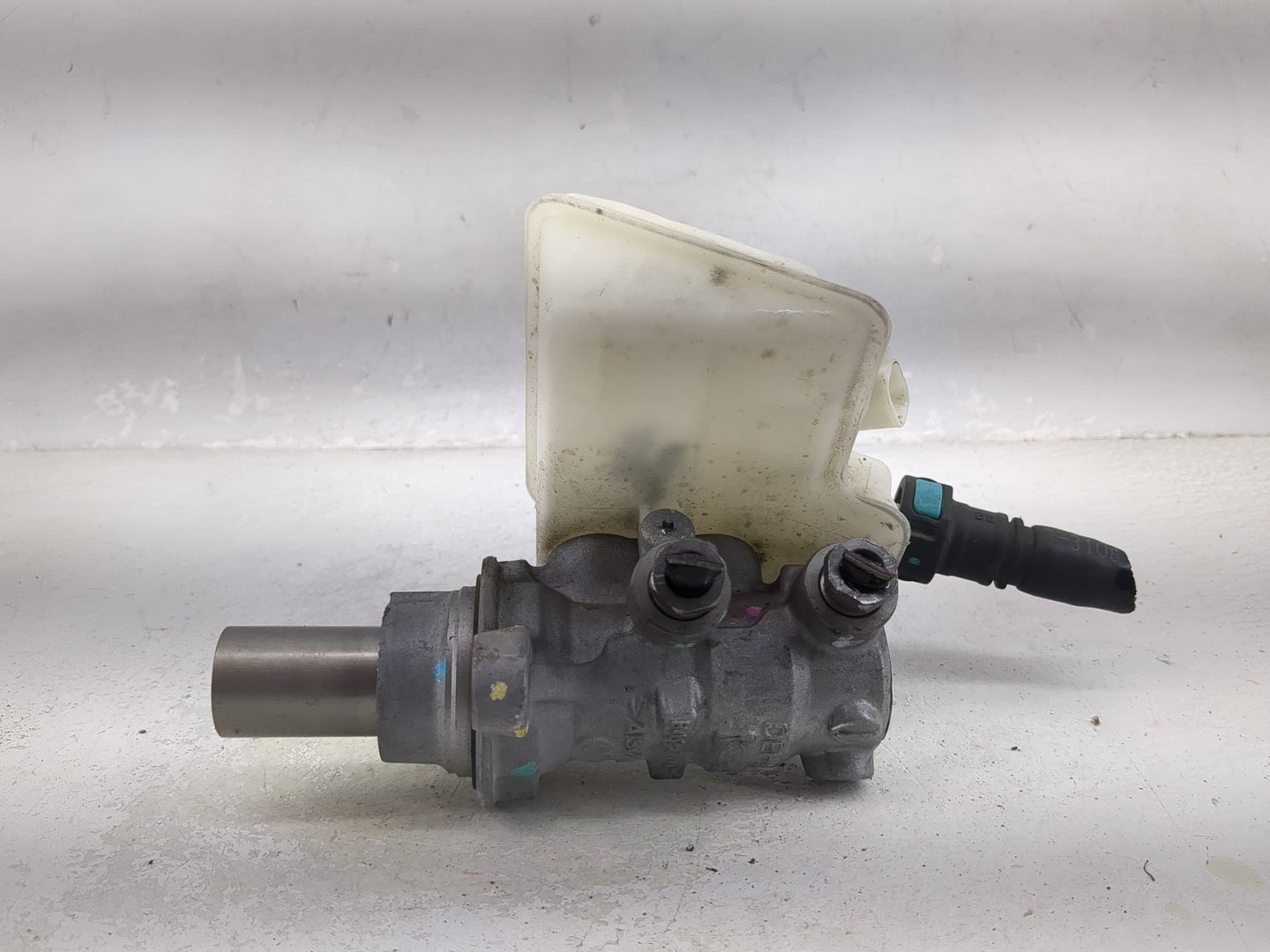 2013-2019 Ford Escape Brake Master Cylinder 1267617 - Oemusedautoparts1.com