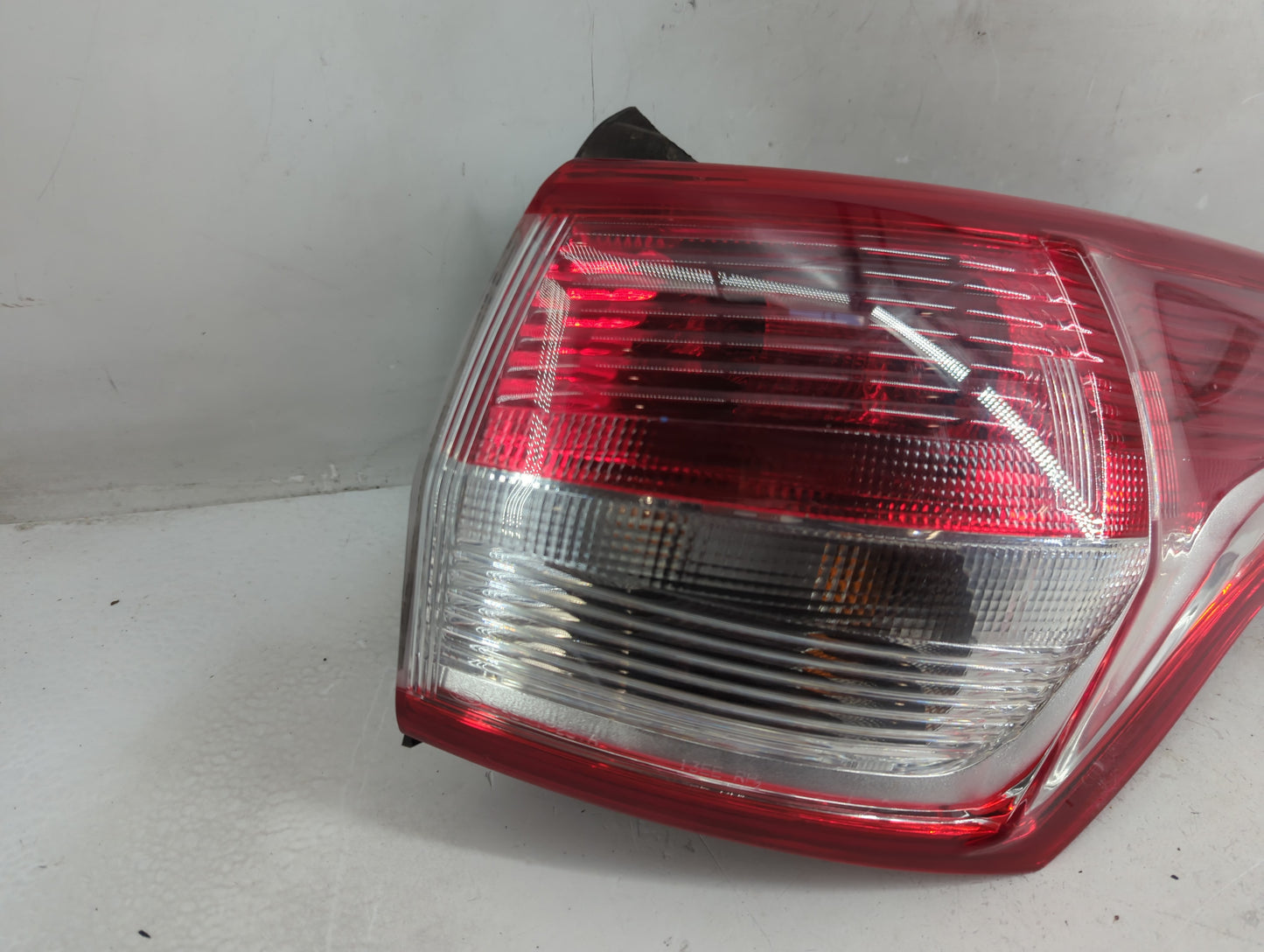 2013-2016 Ford Escape Tail Light Assembly Passenger Right OEM P/N:VPCJ5X-13440-A CJ54-13404-A Fits Fits 2013 2014 2015 2016 