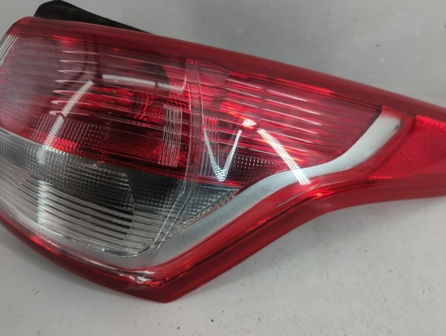 2013-2016 Ford Escape Tail Light Assembly Passenger Right OEM P/N:VPCJ5X-13440-A CJ54-13404-A Fits Fits 2013 2014 2015 2016 