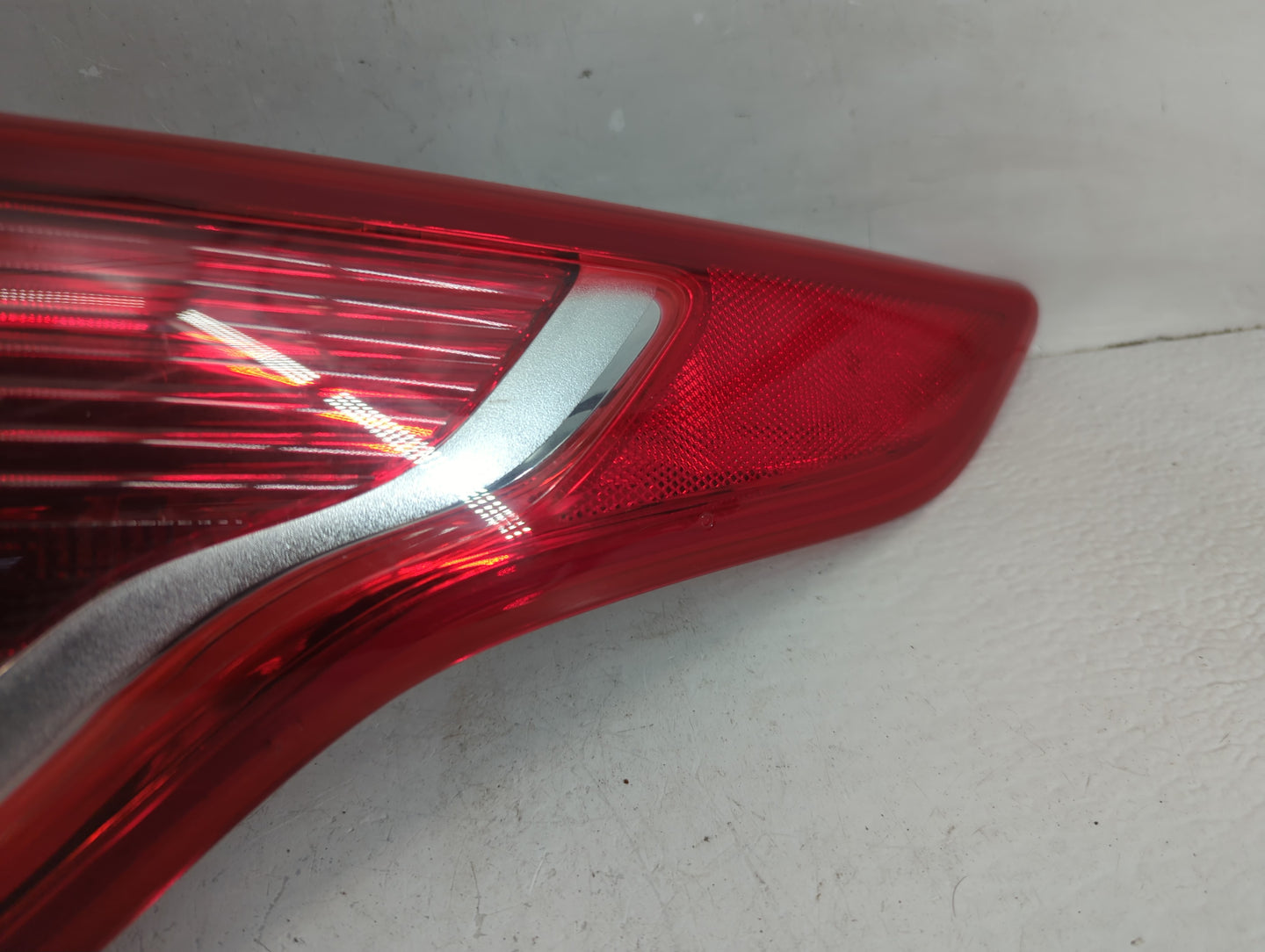 2013-2016 Ford Escape Tail Light Assembly Passenger Right OEM P/N:VPCJ5X-13440-A CJ54-13404-A Fits Fits 2013 2014 2015 2016 