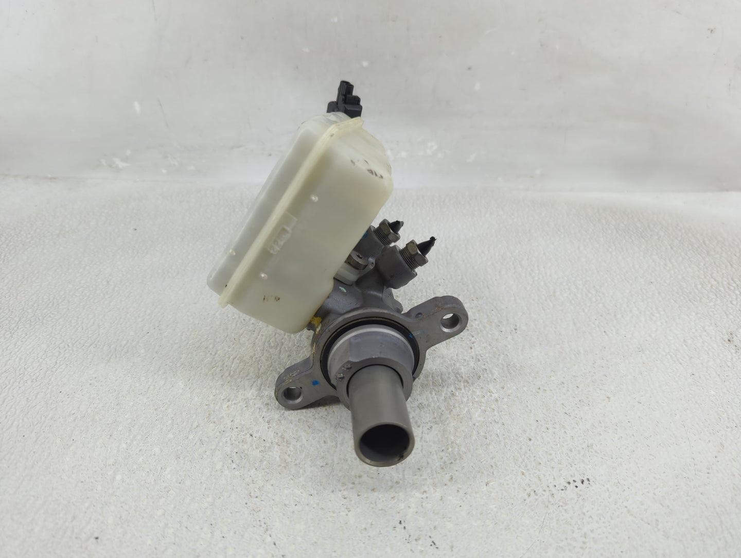 2013-2019 Ford Escape Brake Master Cylinder - Oemusedautoparts1.com