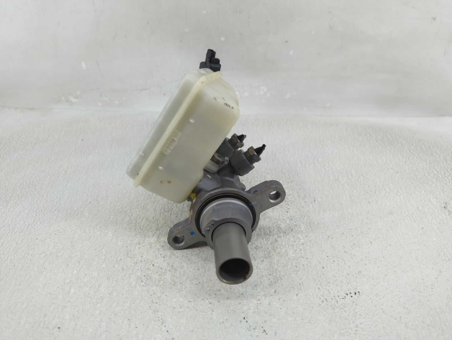 2013-2019 Ford Escape Brake Master Cylinder - Oemusedautoparts1.com
