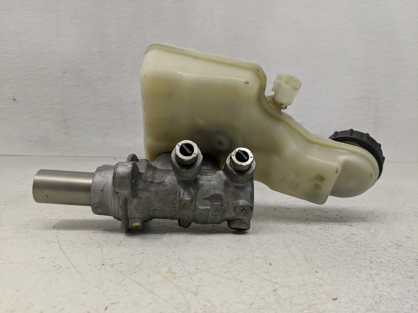 2013-2019 Ford Escape Brake Master Cylinder - Oemusedautoparts1.com