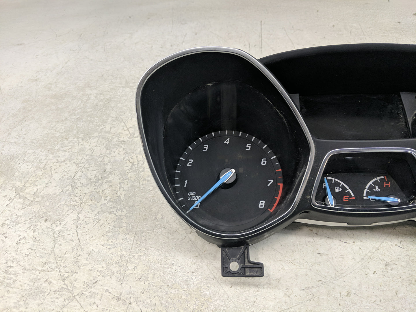 2013 Ford Escape Instrument Cluster Speedometer Gauges P/N:vpcl8f10894 Fits OEM Used Auto Parts - Oemusedautoparts1.com